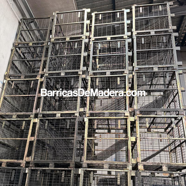 079-2025 Lote de 28 jaulones metálicos para 588 botellas bordelesas